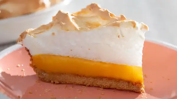 Por qué hay que dejar enfriar la tarta de merengue de limón antes de servirla