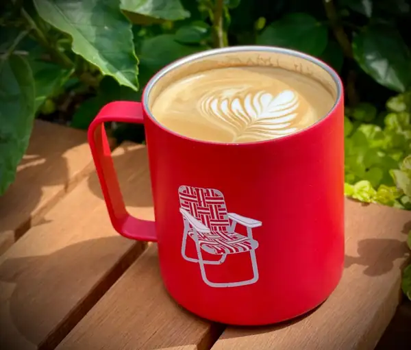 Herman's Coffee, un café de especialidad y tienda gourmet en un antiguo taller de Pennsport
