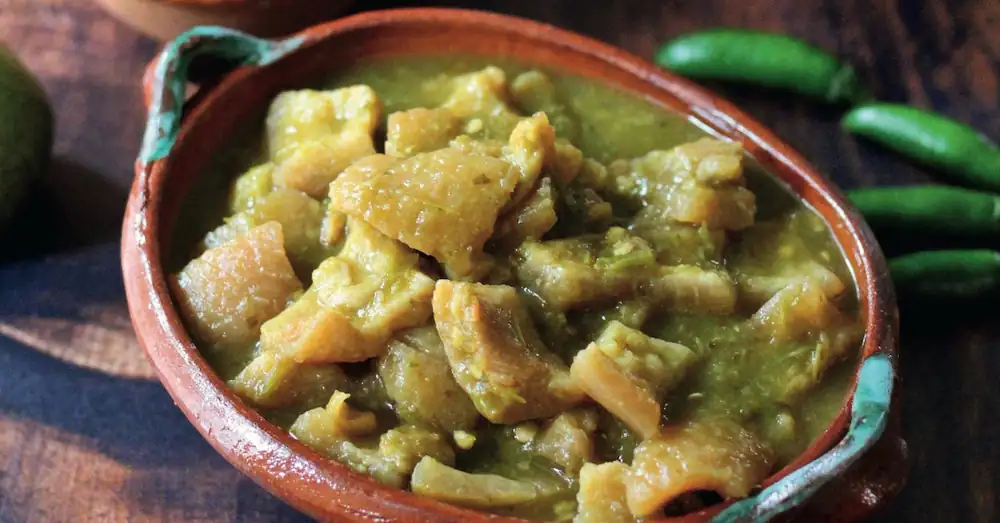 Chicharrón en salsa verde: Chicharrón frito en salsa verde