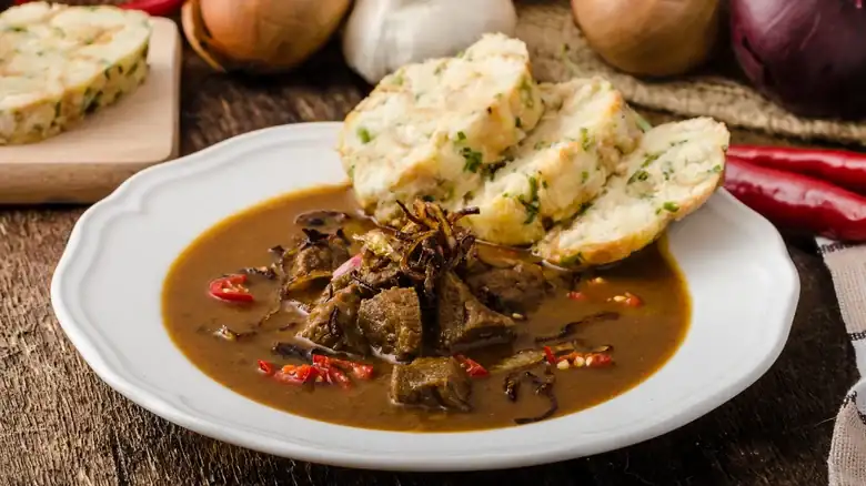 The Strategic, Status-Driven Reason Restaurants Serve Food On Heavy Plates