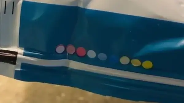 ¿Qué significan realmente esos círculos de colores en las bolsas de patatas fritas?