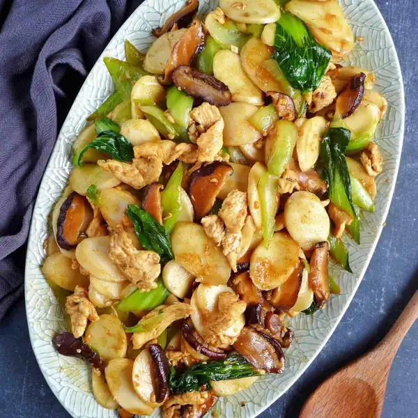 Stir-Fried Rice Cakes (Chao Nian Gao/炒年糕)