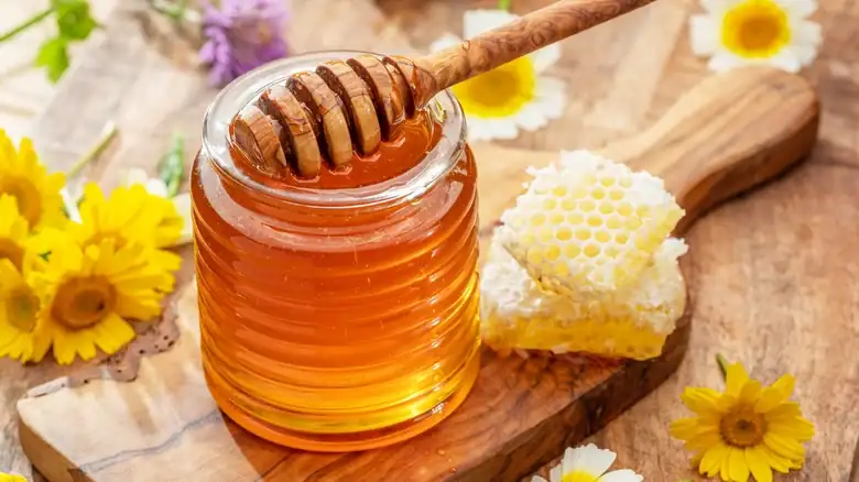 ¿Cuántas abejas se necesitan para hacer un tarro de miel?