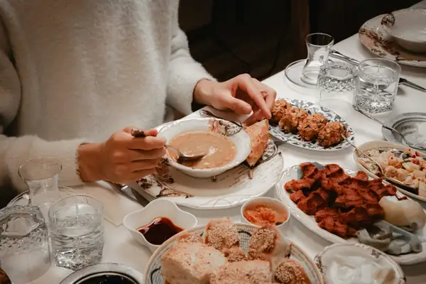 Sipping on a cappuccino in the afternoon: an expert helps you understand the world's eating habits