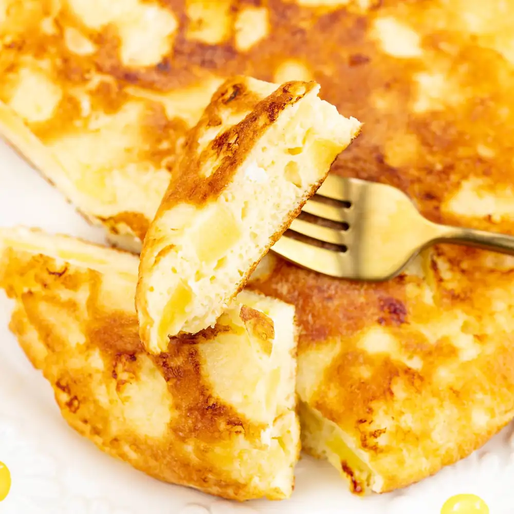 Cottage cheese omelet with apples