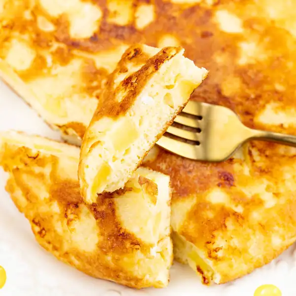 Tortilla de requesón con manzanas