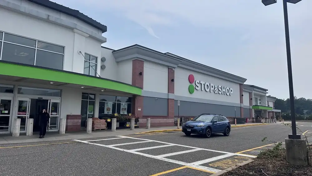 Stop & Shop woos shoppers with expanded, cheaper hot bar assortment