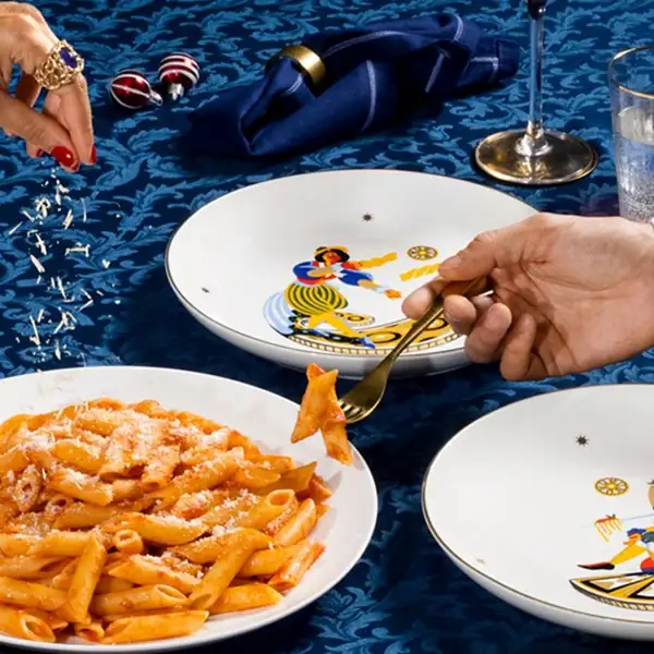 The magical Christmas of Naples in an over-the-top gift box, designed by Voiello