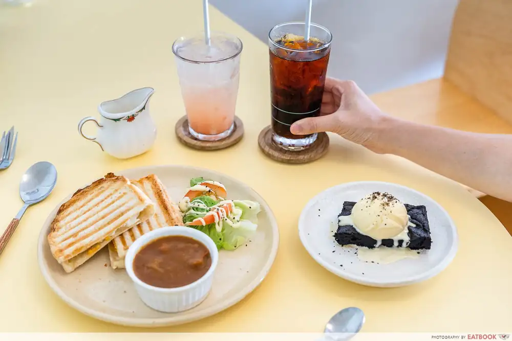 Los 12 mejores cafés de Johor Bahru para un viaje en solitario, desde cafés artesanales hasta espacios para disfrutar del arte