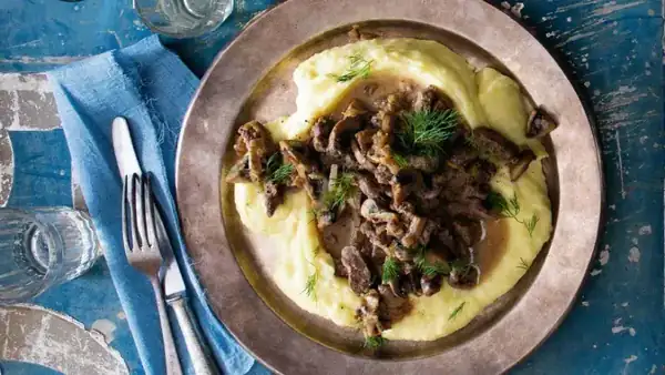 Beef Stroganoff (modern view)
