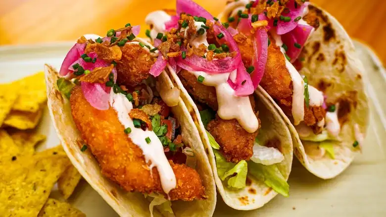 ¿Qué significa realmente “estilo Baja” para los tacos de pescado?