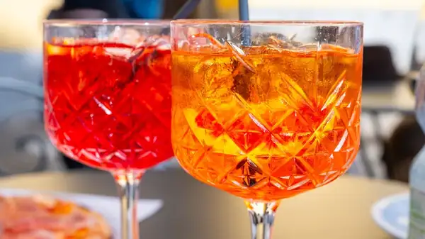 ¿Qué diferencia a Campari de Aperol?