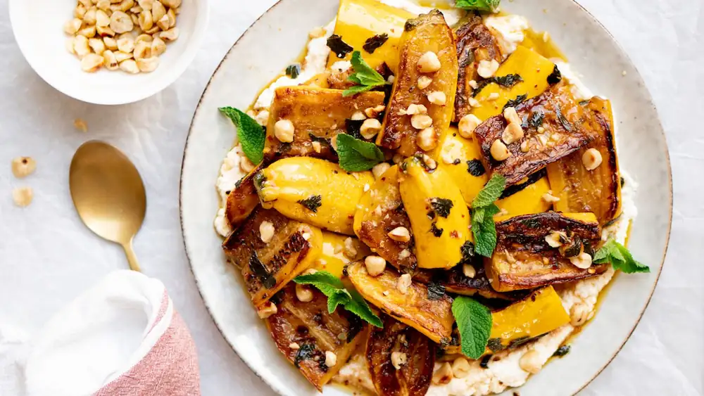 Fantastic zucchini salad with caramelized zucchini and hazelnuts
