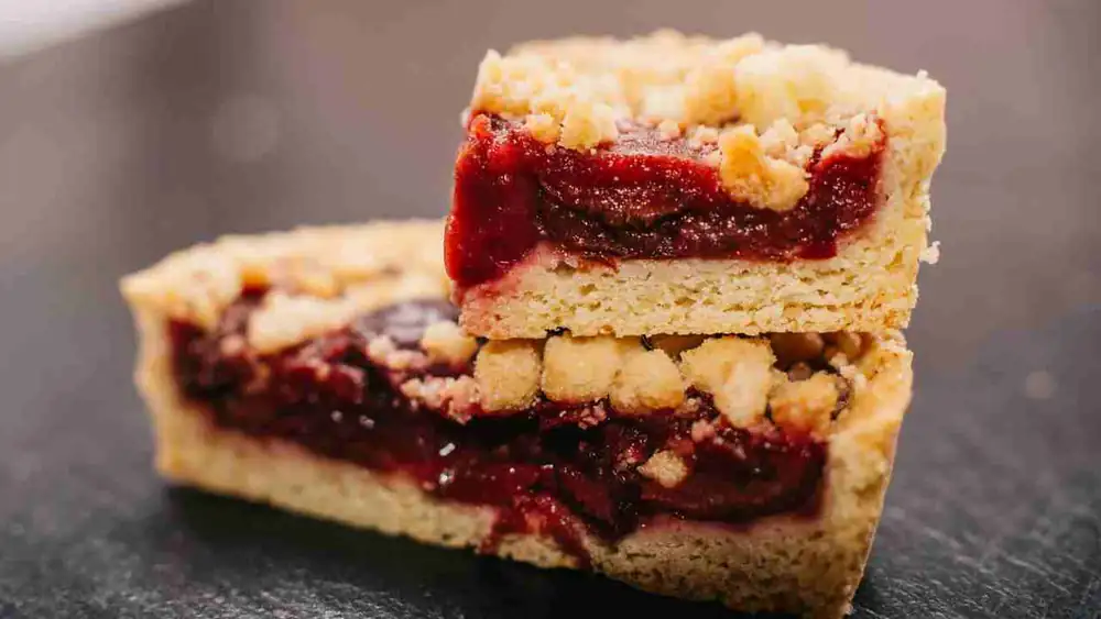 Nunca te equivocarás con un crumble de cereza: los conquistarás a todos en el desayuno