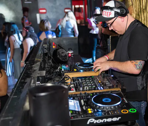 Beloved Deep Ellum Bar Lizard Lounge Shutters Permanently