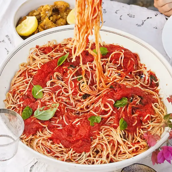 Spaghetti with tomato sauce “Ceraudo-style”