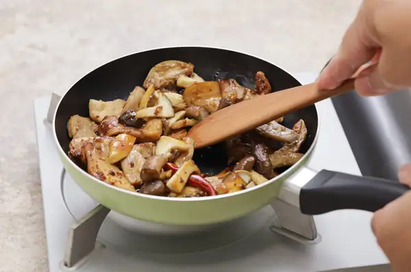 Champiñones salteados sin un gramo de amargura: errores que muchos todavía cometen