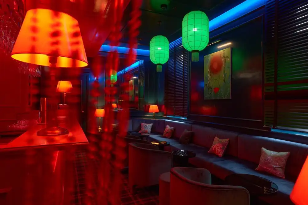 House of Ronin en Milán, un espacio de 1000 metros cuadrados de inspiración japonesa que ofrece sushi, cócteles y karaoke