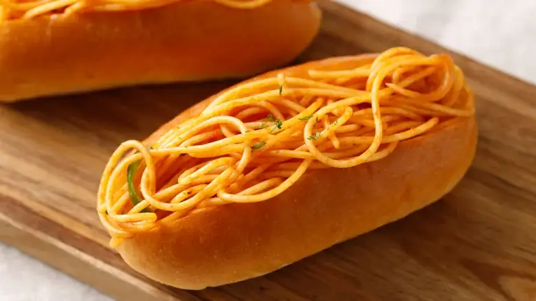 Convierte tus espaguetis sobrantes en un sándwich épico