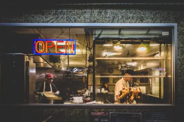 Google Data Reveals the Cities With the Fastest & Slowest Recovering Restaurants