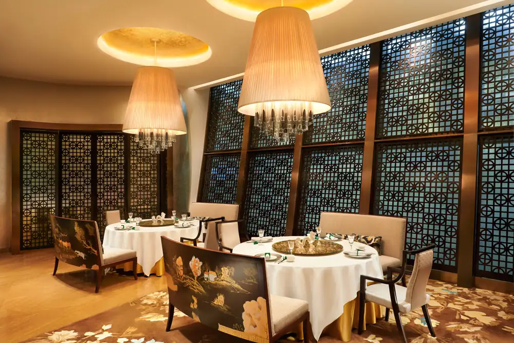 Melco obtiene cinco galardones en el viaje del décimo aniversario. Clasificaciones de restaurantes gourmet y premios de alta cocina