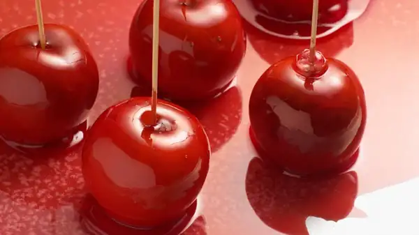 ¿Con cuánta antelación se pueden preparar las manzanas acarameladas antes de que se echen a perder?