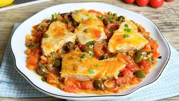 Sicilian-style tuna: a recipe for a fragrant second course featuring fresh tuna steaks