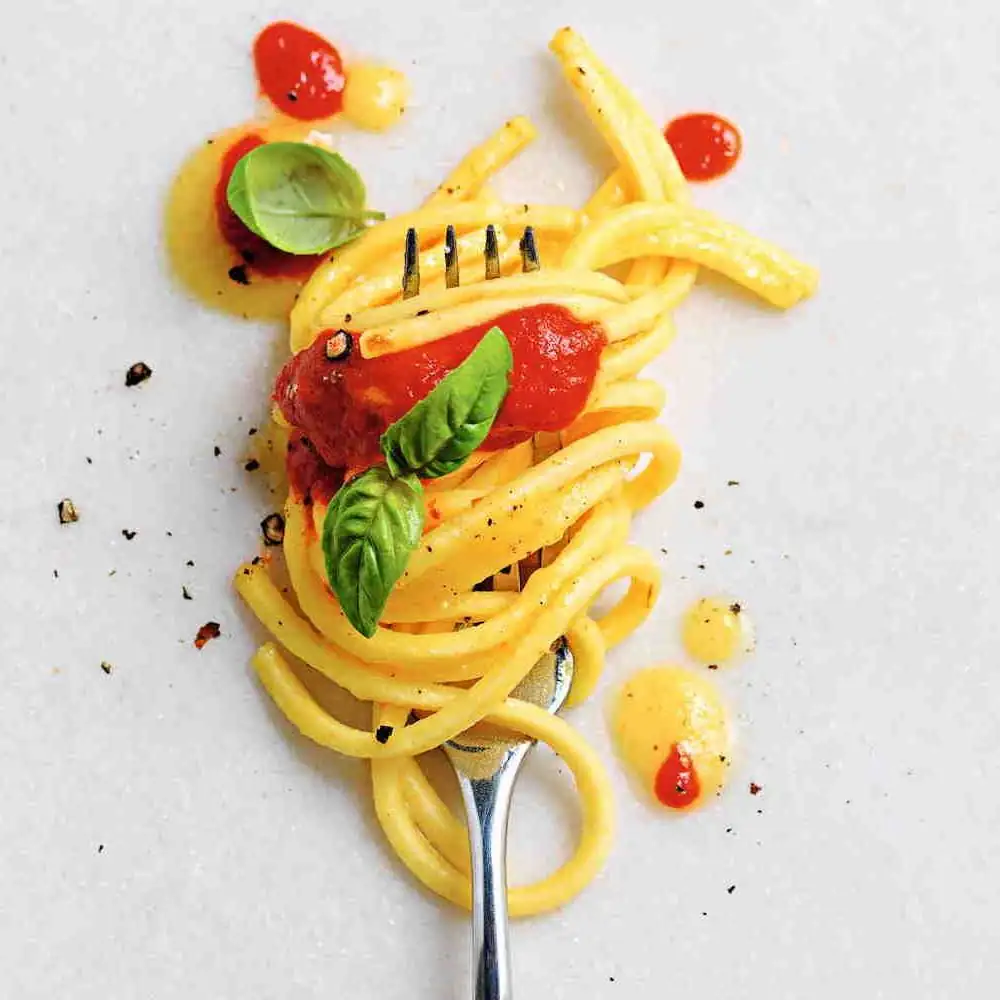 Spaghetti alla chitarra with two cherry tomatoes
