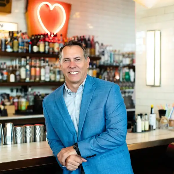 Un nuevo libro explora cómo San Luis se convirtió en una ciudad de cerveza artesanal a la sombra de Anheuser-Busch