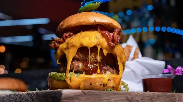 What Makes Hamburguesas Mexicanas Unique From Other Burgers?