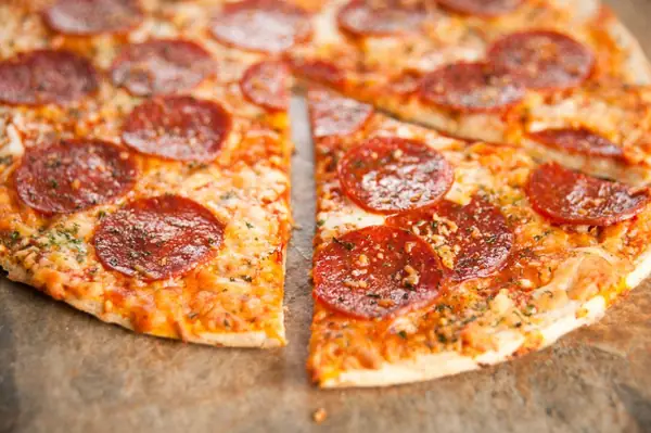 ¿Qué es la pizza de pastel de bar?