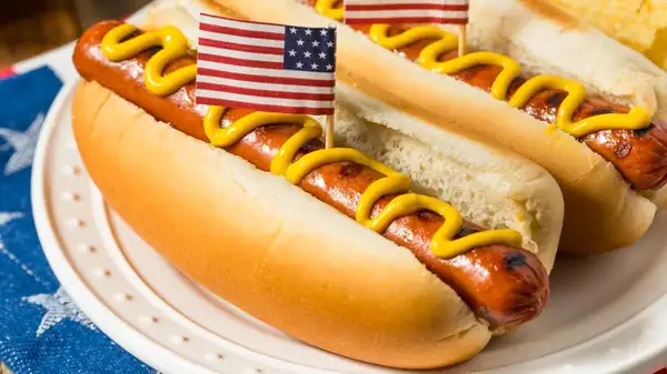 The Key Difference Between Hot Dogs And Bologna