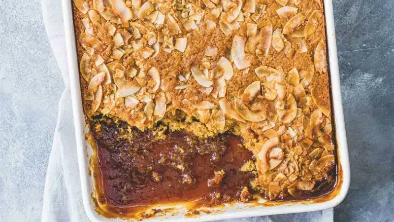 Watered coconut-caramel dessert