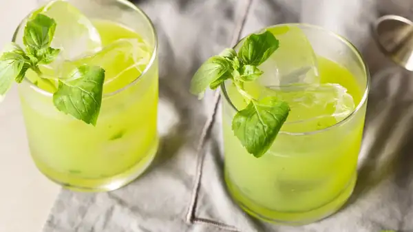 Basil Smash Is The 4-Ingredient Herby Cocktail That's Too Easy Not To Make