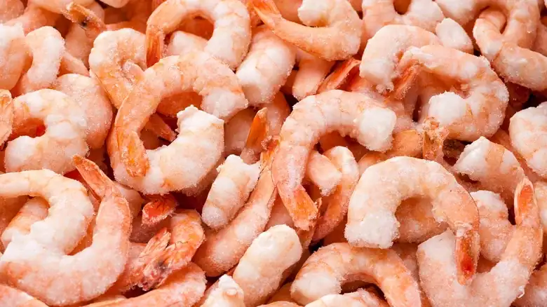 To Properly Poach Frozen Shrimp, Water Temperature Is Key