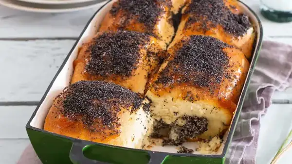 Buns with šimlem sprinkled with poppy seeds