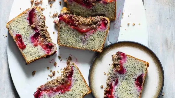 Poppy seed bread with plums