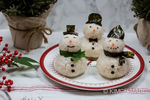 Snowman Rice Balls (Jumeokbap) for Christmas!